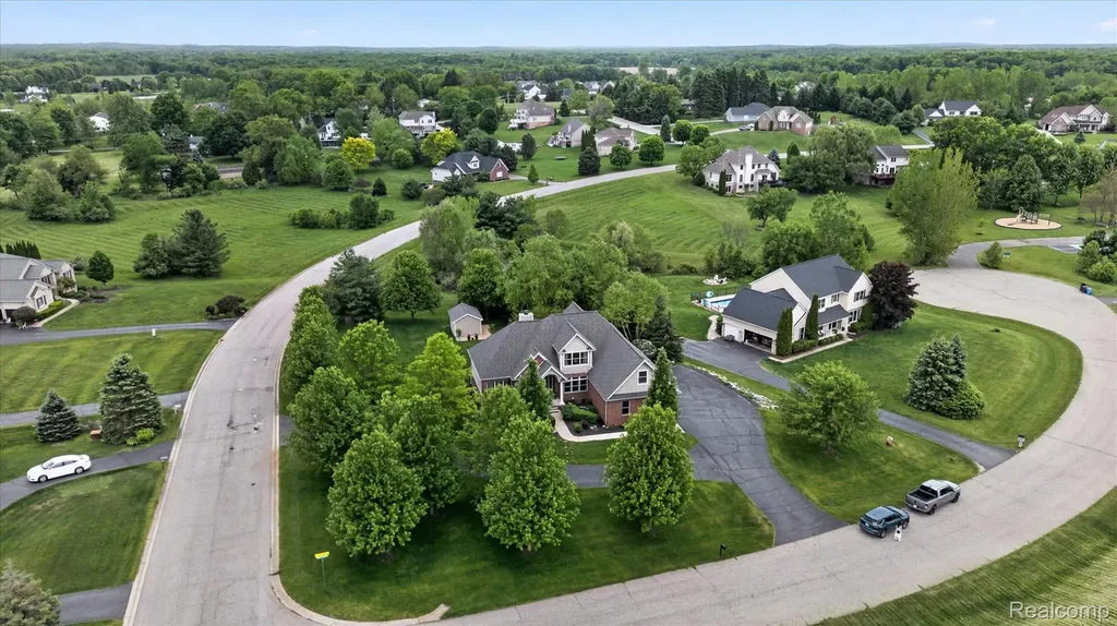 8746 N Hills Court Hartland Township MI 48843