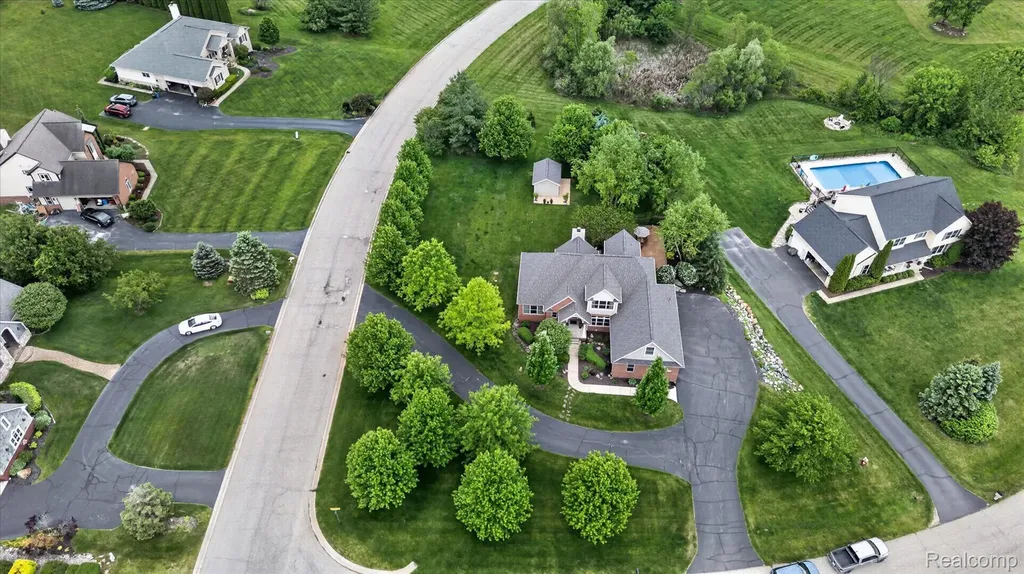 8746 N Hills Court Hartland Township MI 48843