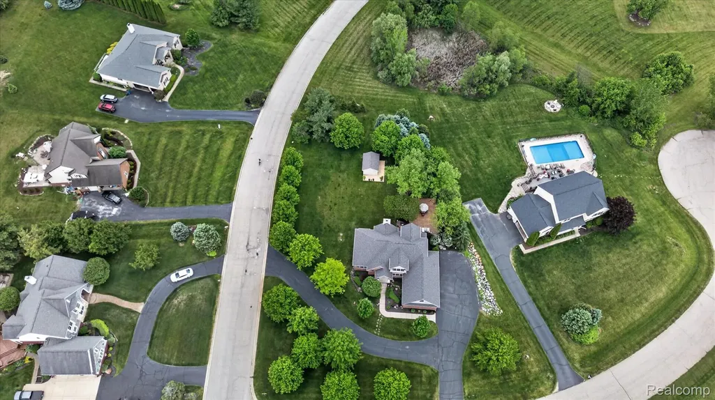 8746 N Hills Court Hartland Township MI 48843