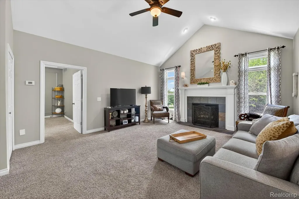 8746 N Hills Court Hartland Township MI 48843
