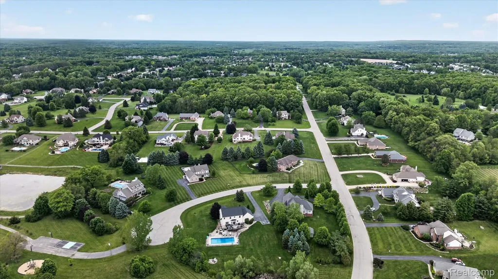 8746 N Hills Court Hartland Township MI 48843