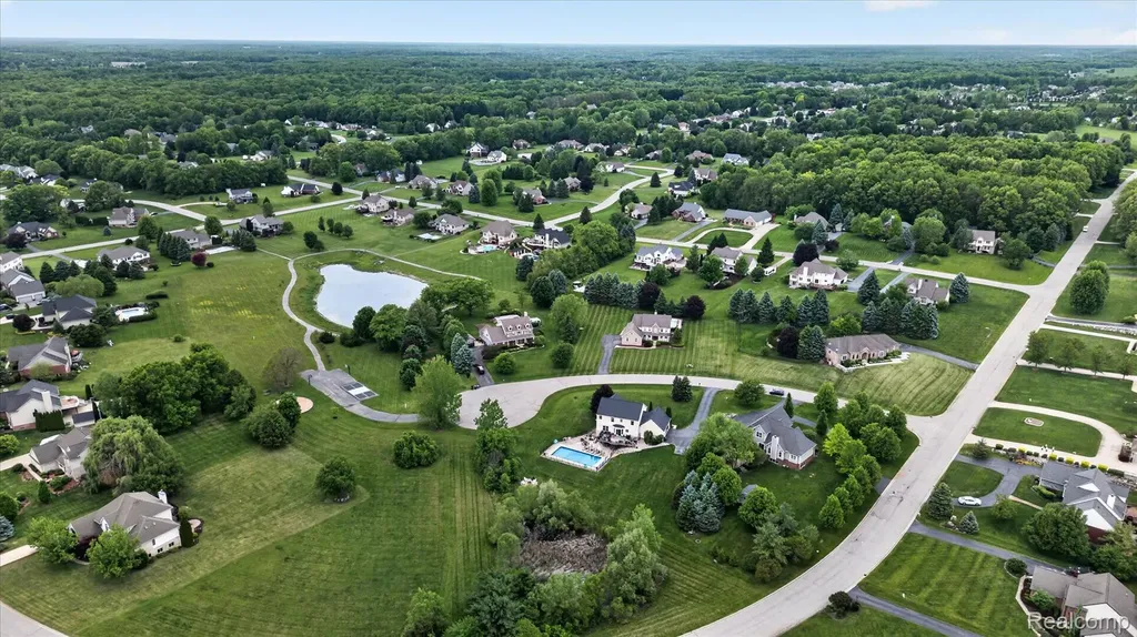 8746 N Hills Court Hartland Township MI 48843