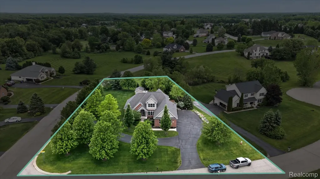8746 N Hills Court Hartland Township MI 48843