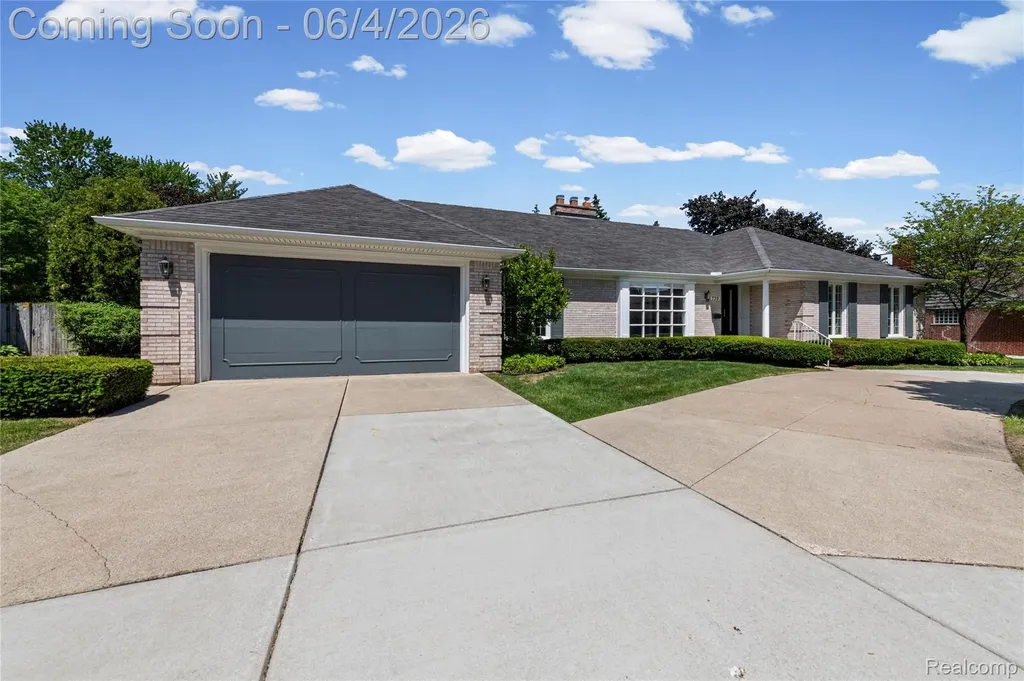 739 Ballantyne Road Village Of Grosse Pointe Shores City MI 48236