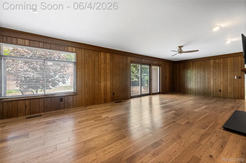 739 Ballantyne Road Village Of Grosse Pointe Shores City MI 48236