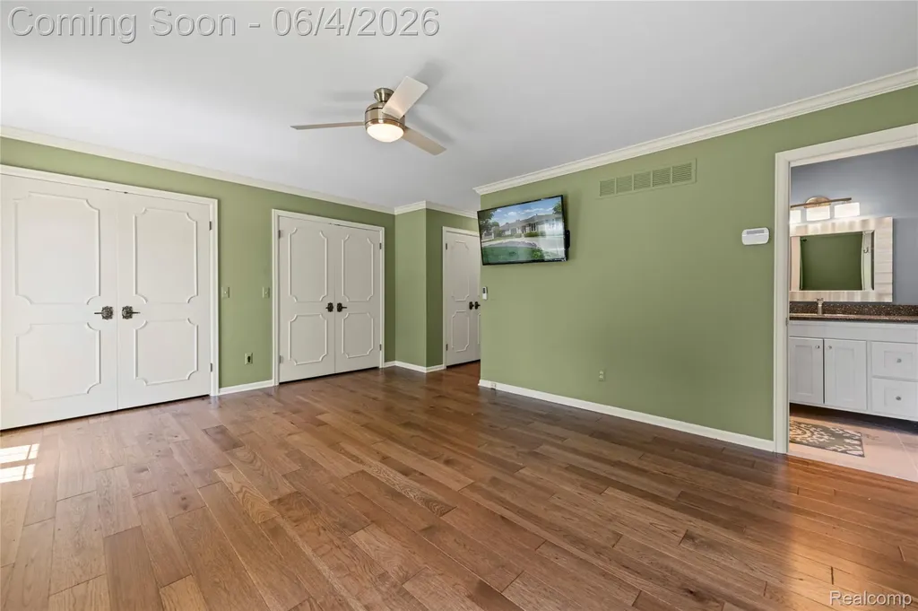 739 Ballantyne Road Village Of Grosse Pointe Shores City MI 48236