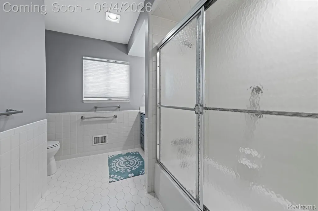 739 Ballantyne Road Village Of Grosse Pointe Shores City MI 48236
