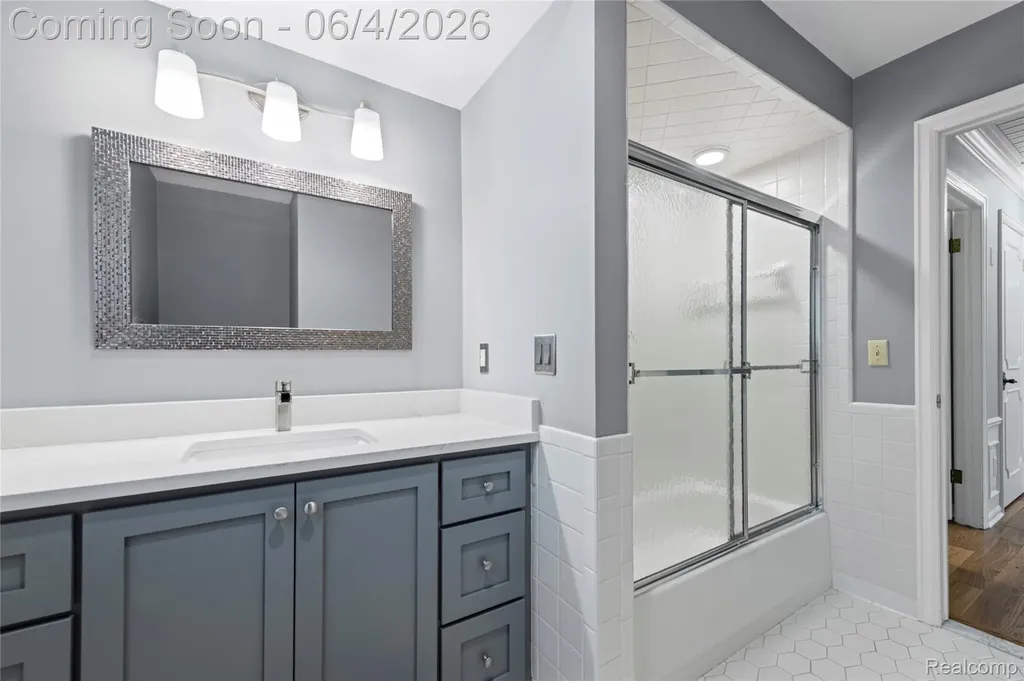 739 Ballantyne Road Village Of Grosse Pointe Shores City MI 48236