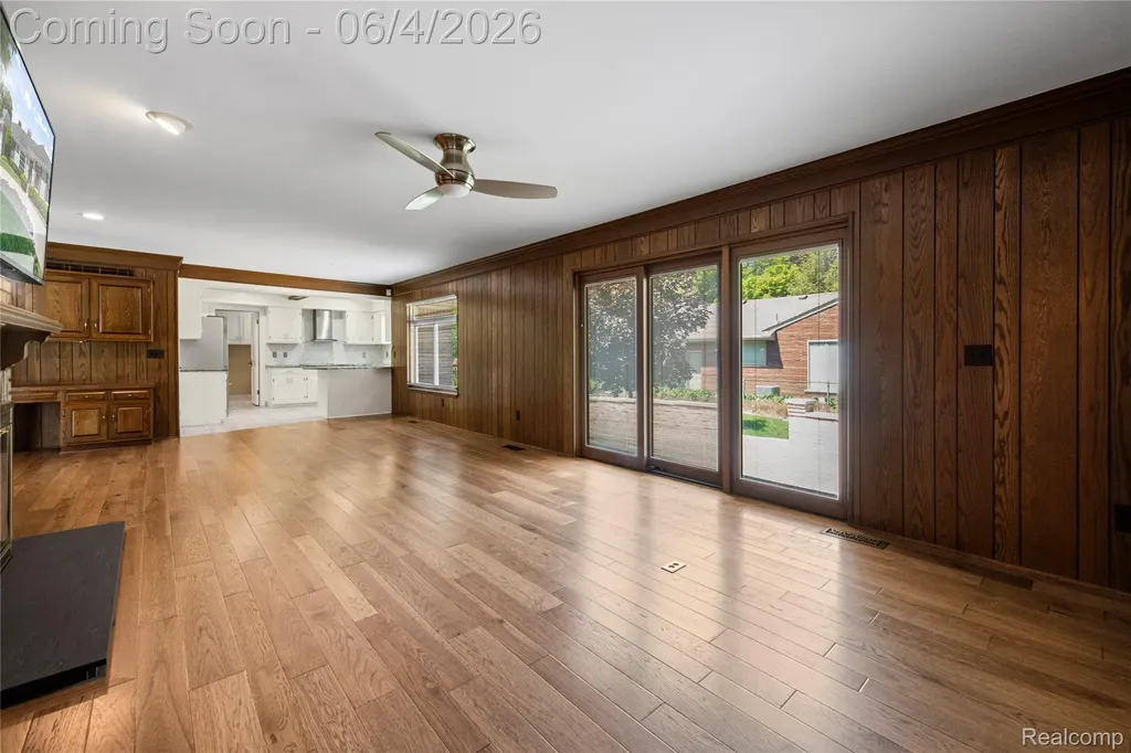 739 Ballantyne Road Village Of Grosse Pointe Shores City MI 48236