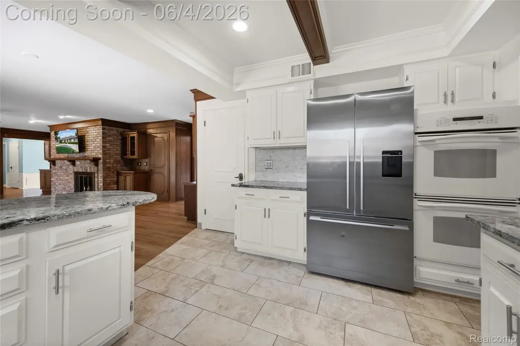 739 Ballantyne Road Village Of Grosse Pointe Shores City MI 48236