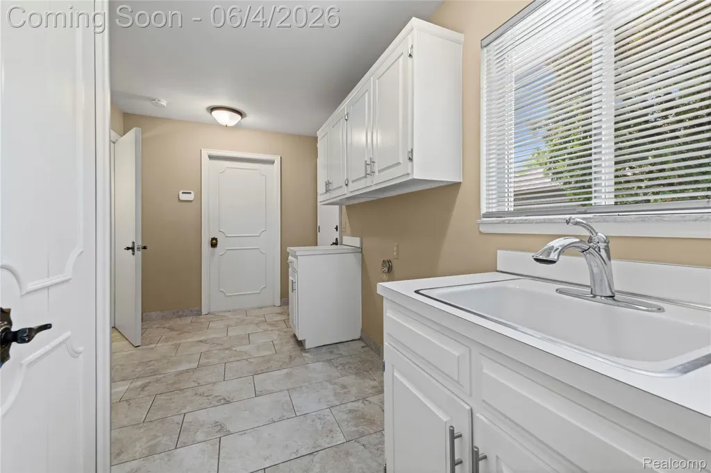 739 Ballantyne Road Village Of Grosse Pointe Shores City MI 48236