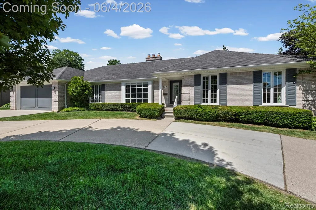 739 Ballantyne Road Village Of Grosse Pointe Shores City MI 48236