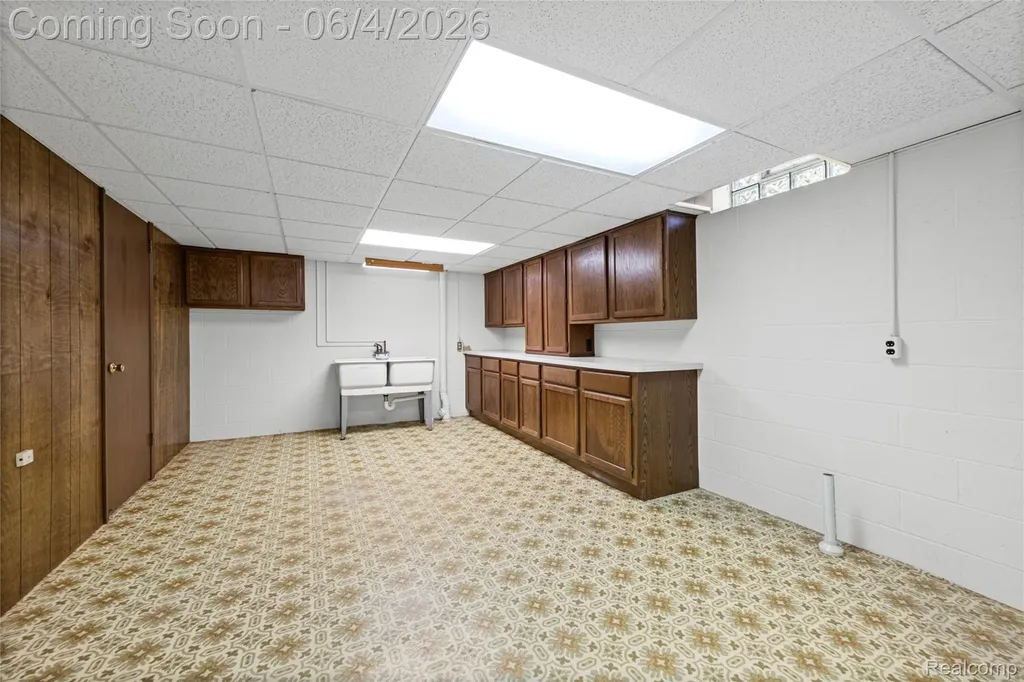 739 Ballantyne Road Village Of Grosse Pointe Shores City MI 48236