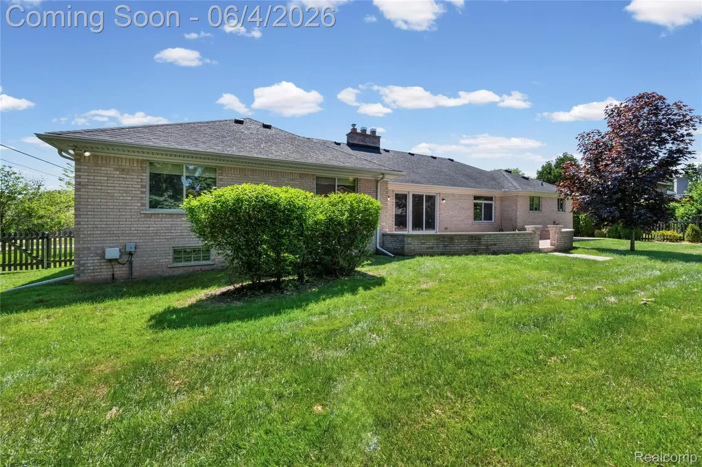 739 Ballantyne Road Village Of Grosse Pointe Shores City MI 48236