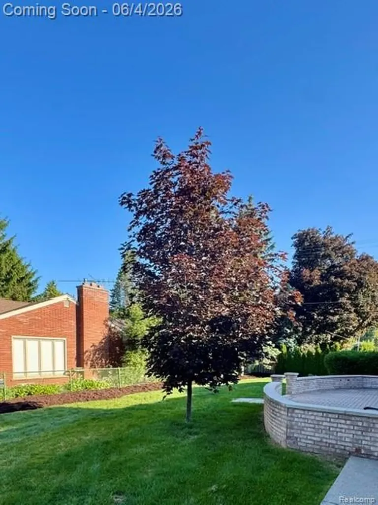 739 Ballantyne Road Village Of Grosse Pointe Shores City MI 48236