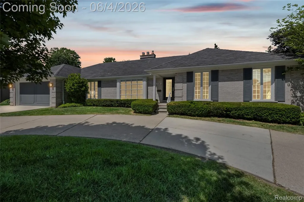 739 Ballantyne Road Village Of Grosse Pointe Shores City MI 48236