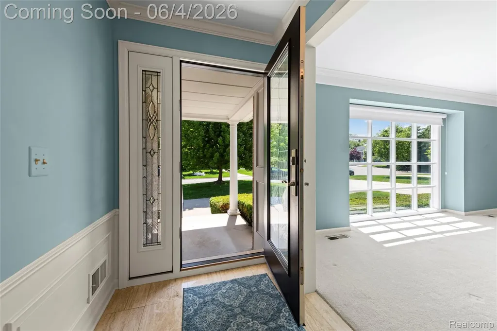 739 Ballantyne Road Village Of Grosse Pointe Shores City MI 48236
