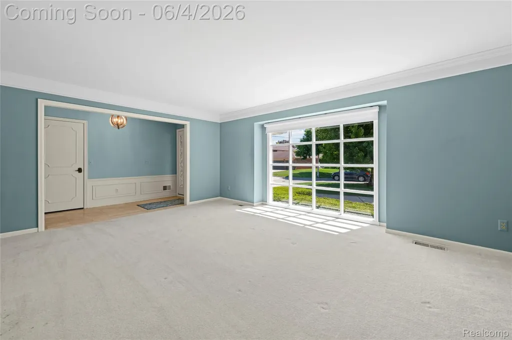 739 Ballantyne Road Village Of Grosse Pointe Shores City MI 48236
