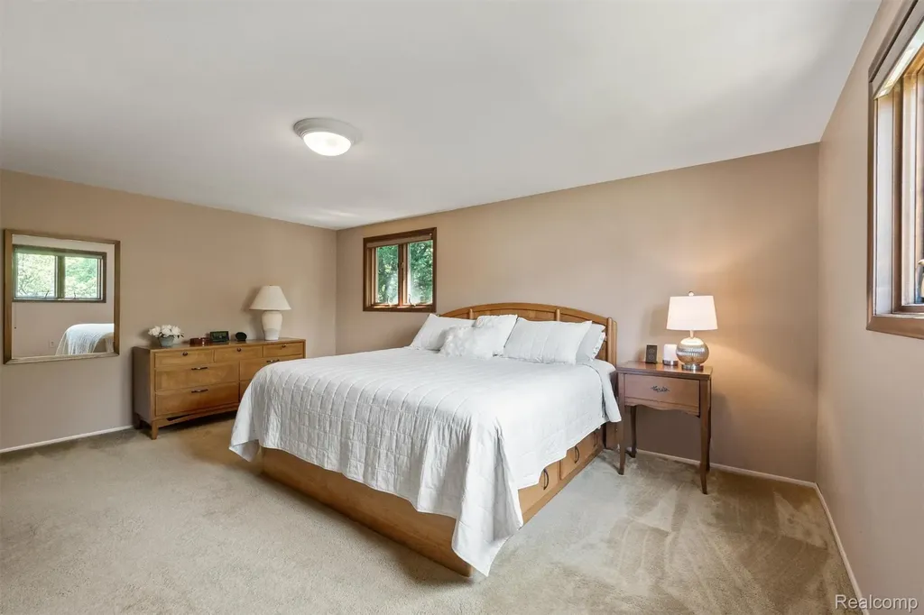 2366 Cumberland Drive Troy City MI 48085