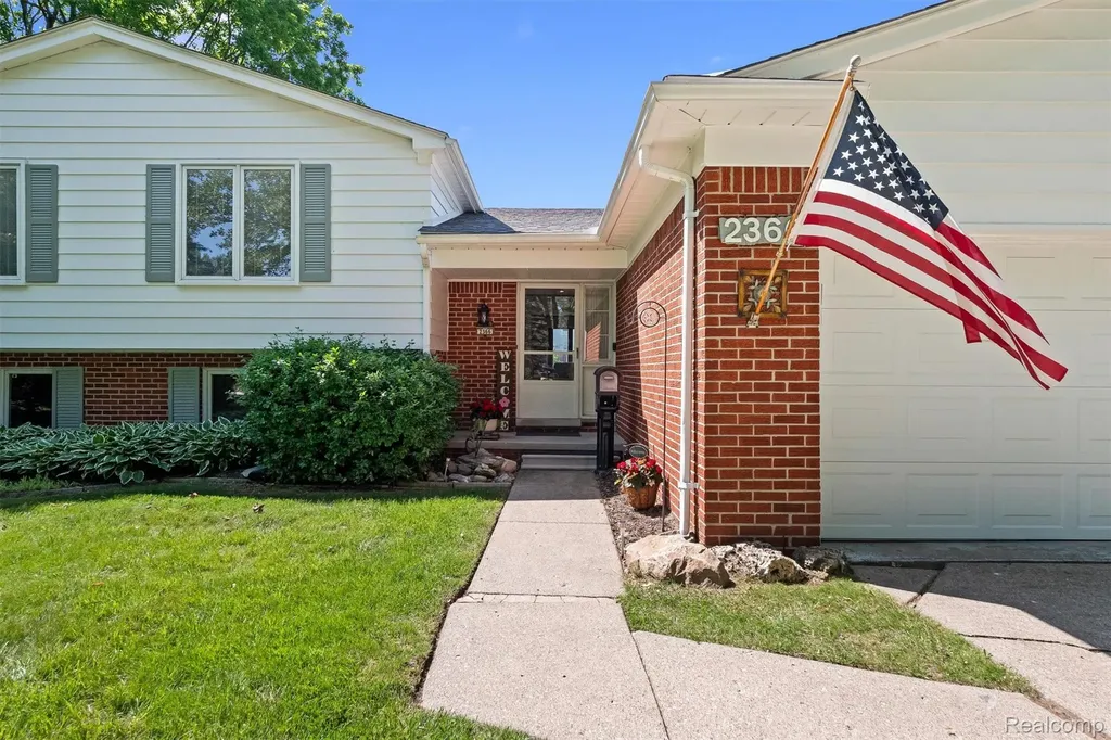 2366 Cumberland Drive Troy City MI 48085