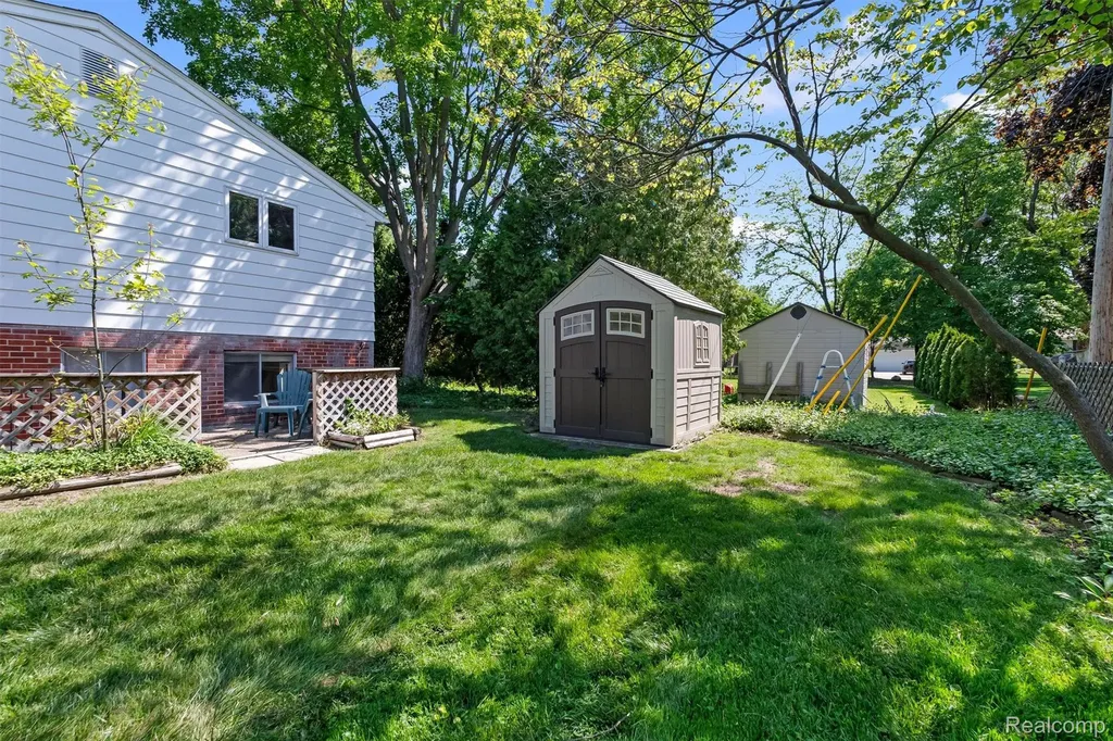 2366 Cumberland Drive Troy City MI 48085