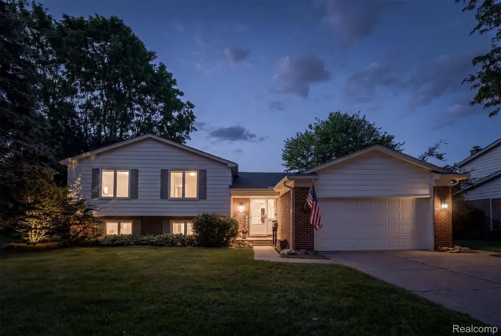 2366 Cumberland Drive Troy City MI 48085