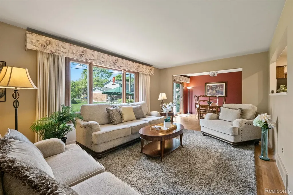2366 Cumberland Drive Troy City MI 48085