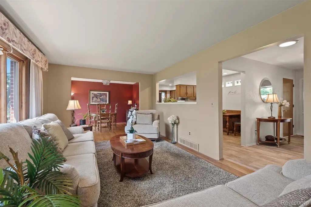 2366 Cumberland Drive Troy City MI 48085