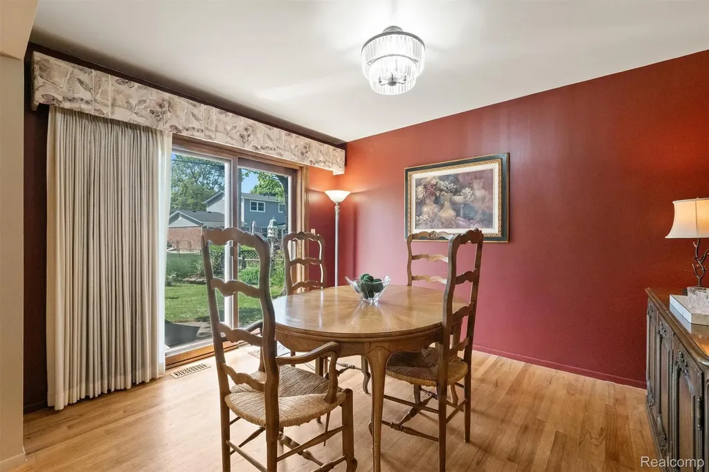2366 Cumberland Drive Troy City MI 48085
