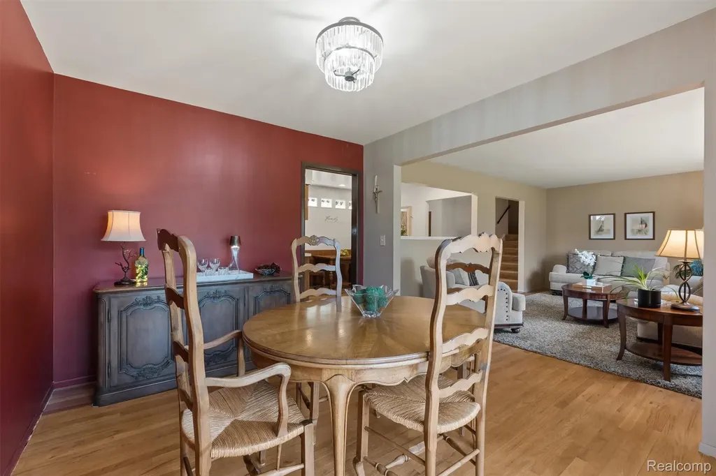 2366 Cumberland Drive Troy City MI 48085