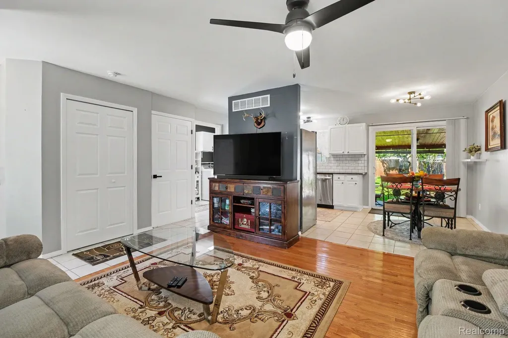 26633 Rialto Street Madison Heights City MI 48071