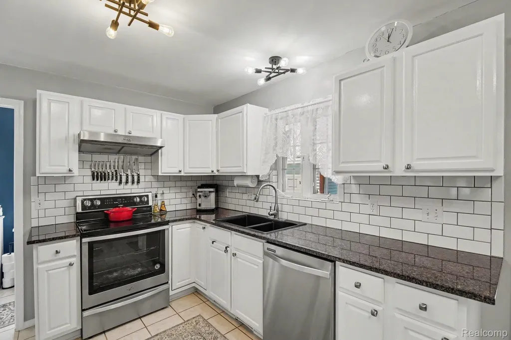 26633 Rialto Street Madison Heights City MI 48071
