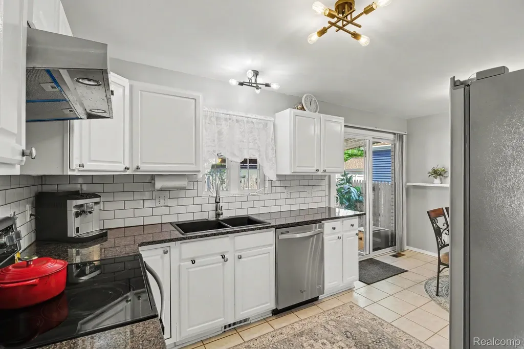 26633 Rialto Street Madison Heights City MI 48071
