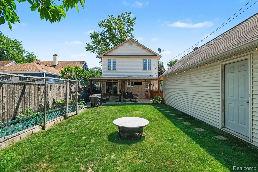 26633 Rialto Street Madison Heights City MI 48071