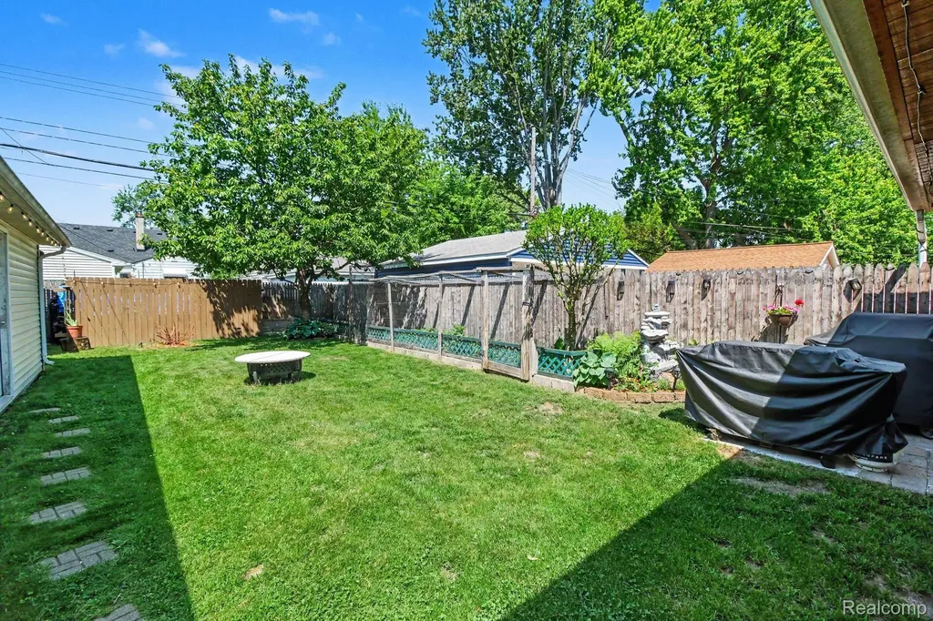 26633 Rialto Street Madison Heights City MI 48071
