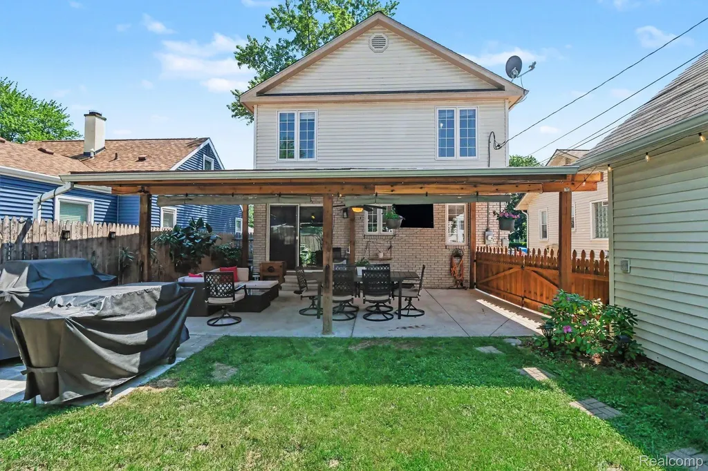 26633 Rialto Street Madison Heights City MI 48071