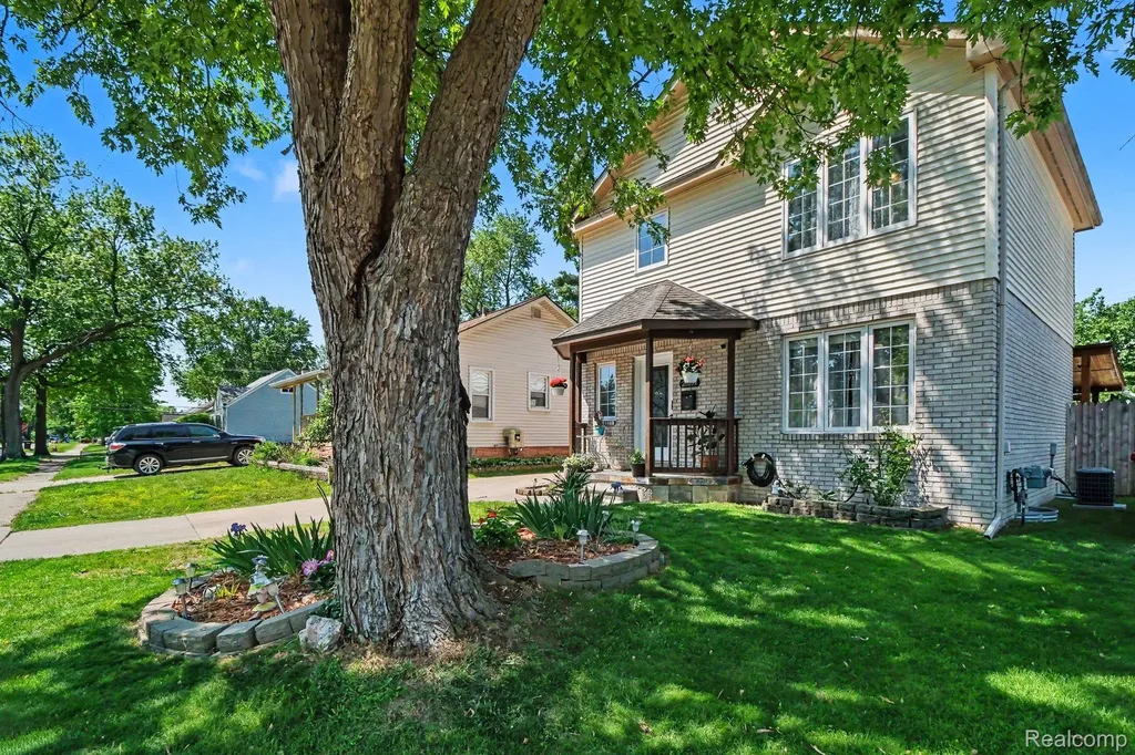 26633 Rialto Street Madison Heights City MI 48071