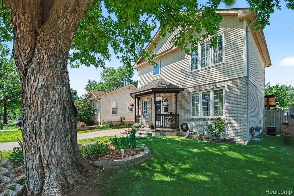 26633 Rialto Street Madison Heights City MI 48071
