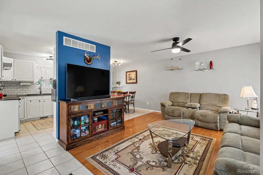 26633 Rialto Street Madison Heights City MI 48071