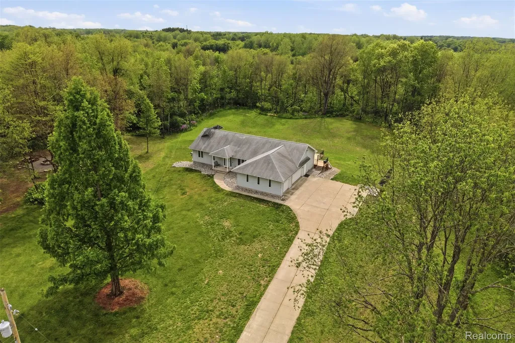 13158 Wood Road Dewitt Charter Township MI 48808