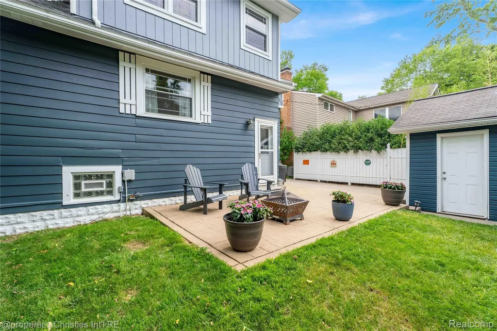 322 Potawatomi Boulevard Royal Oak City MI 48073