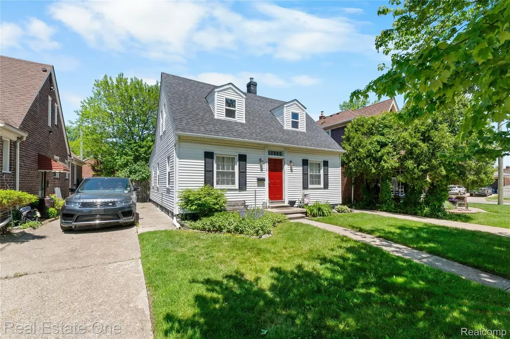 1712 Ash Street Wyandotte City MI 48192