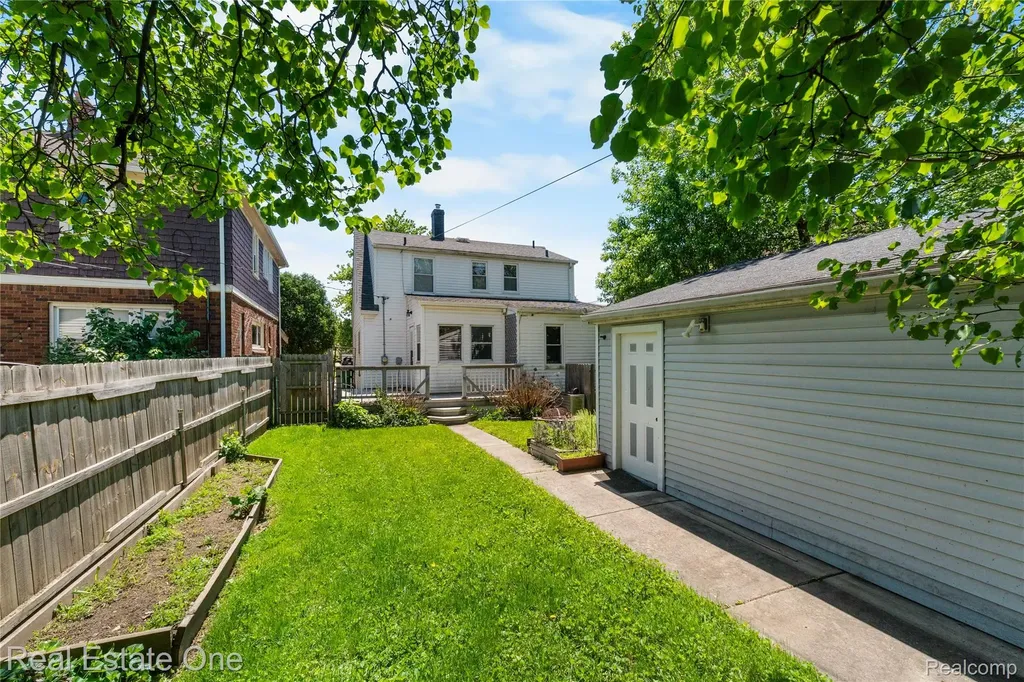 1712 Ash Street Wyandotte City MI 48192