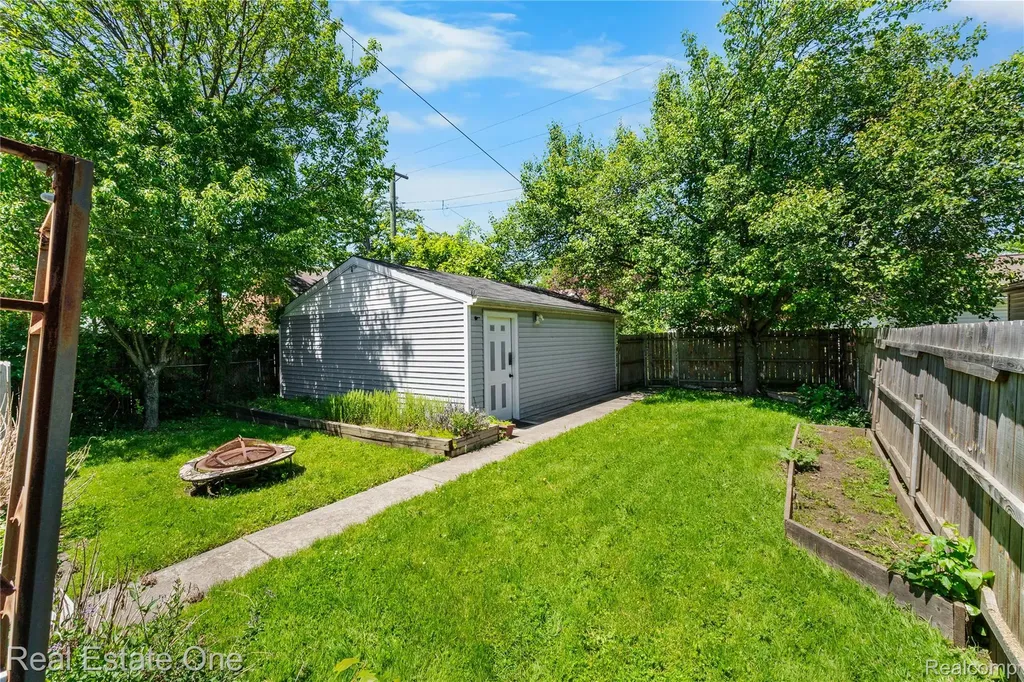 1712 Ash Street Wyandotte City MI 48192