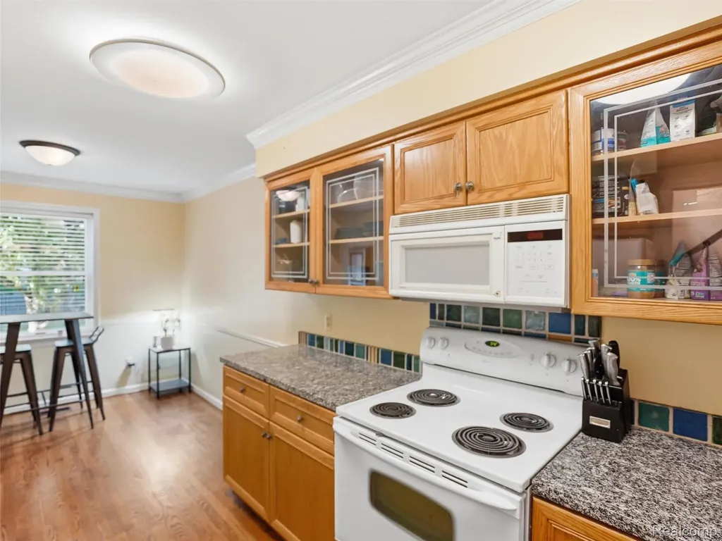 426 Oak Run Court Royal Oak City MI 48073