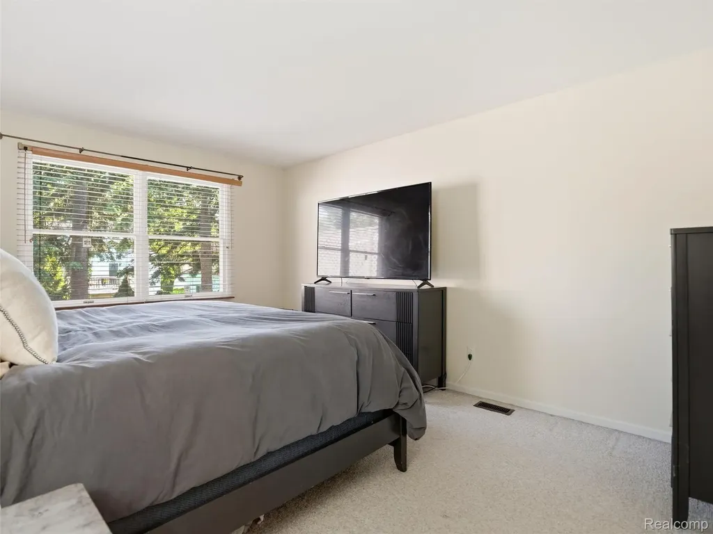 426 Oak Run Court Royal Oak City MI 48073