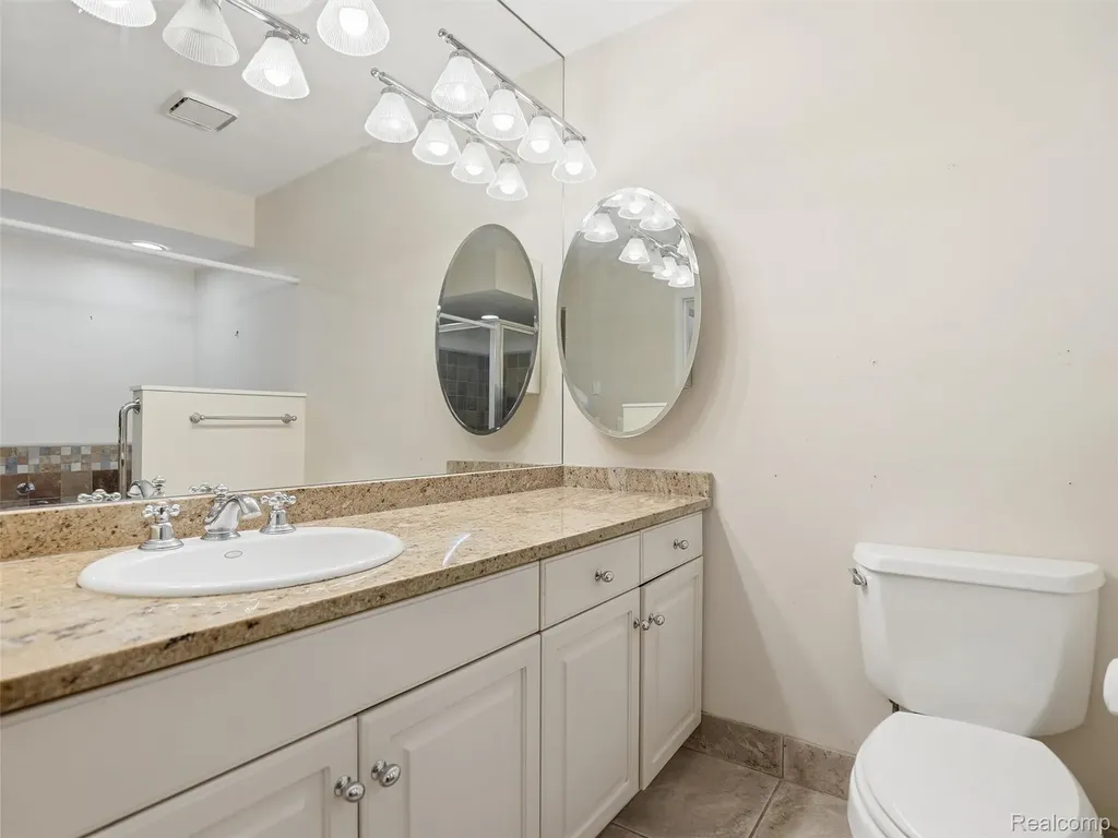 426 Oak Run Court Royal Oak City MI 48073