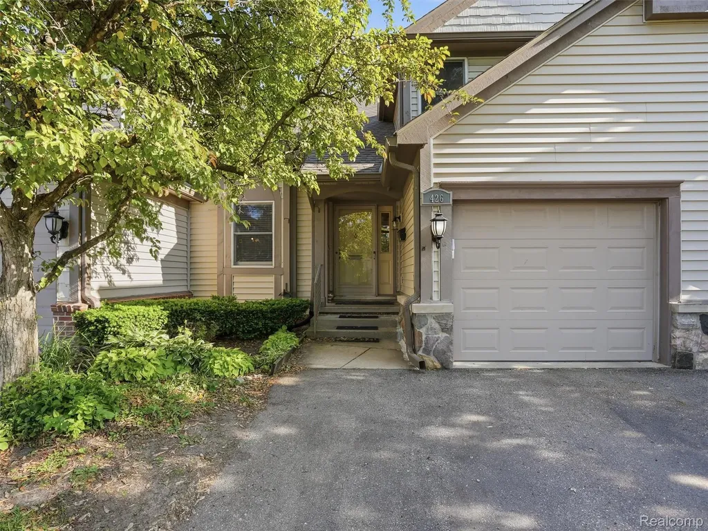 426 Oak Run Court Royal Oak City MI 48073