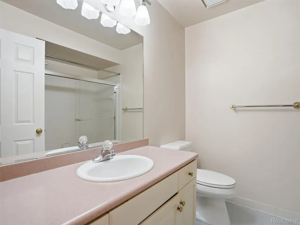 426 Oak Run Court Royal Oak City MI 48073