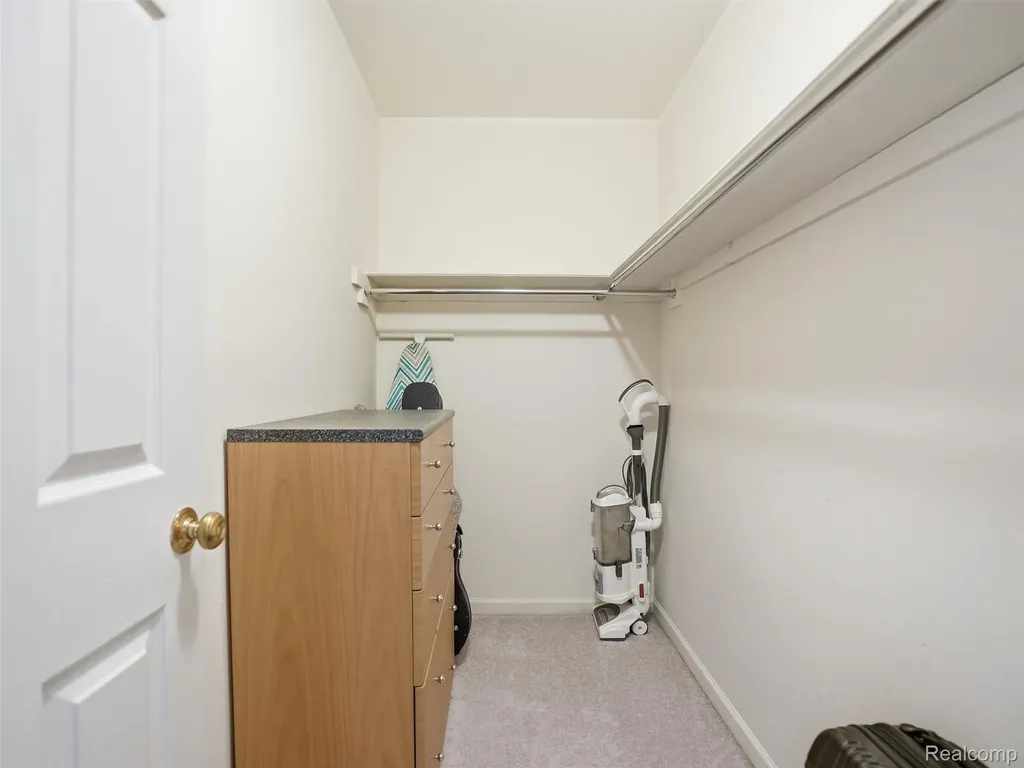 426 Oak Run Court Royal Oak City MI 48073